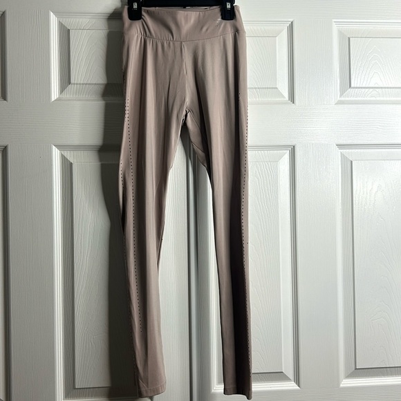 GymShark Creamish Long Leggings XS/S - Picture 1 of 7